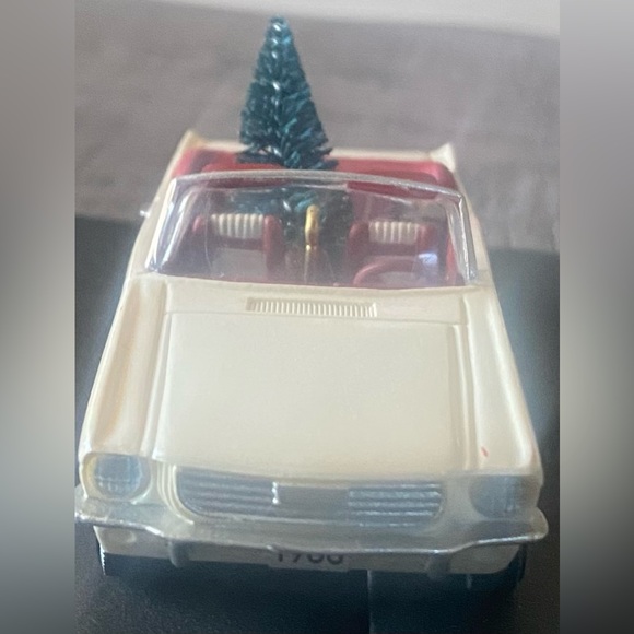 Hallmark Keepsake Christmas Ornament 1966 Mustang - Picture 2 of 5